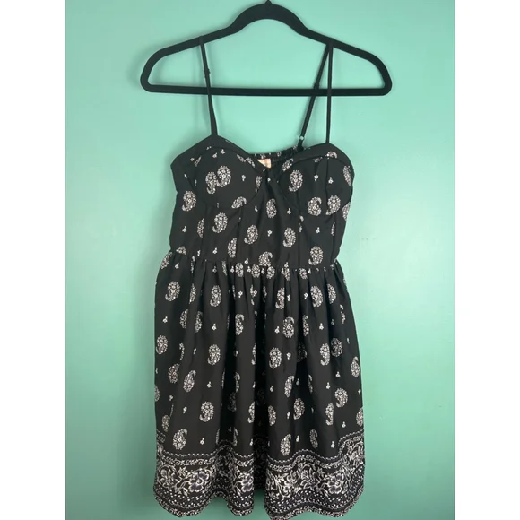 Women's Band of Gypsies Black White Paisley Mini Dress Size M - Picture 1 of 6